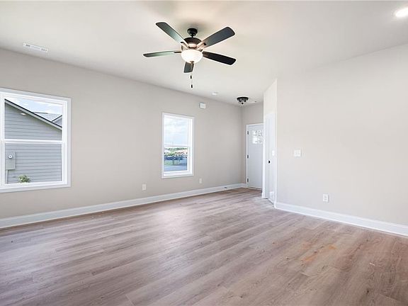 5th image of 106 Winston Way