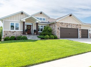 1512 Maple Ridge Ct, Columbus, IN 47201