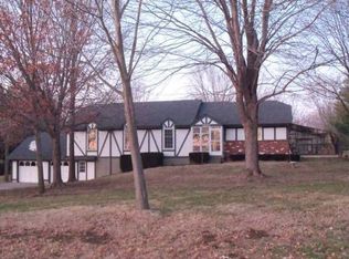 2100 Overland Dr, Liberty, MO 64068