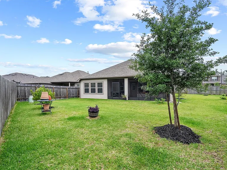 6303 Cambrai Wood Ln — Photo 33