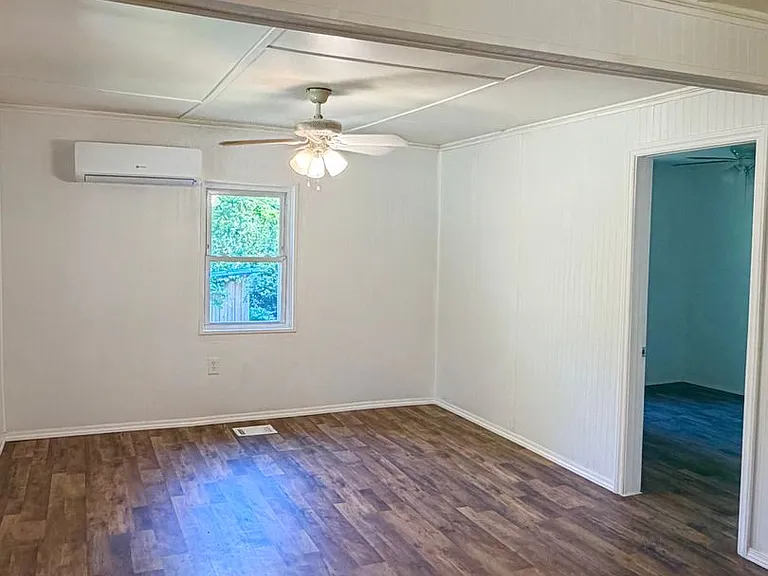 820 Emma Rd — Photo 8