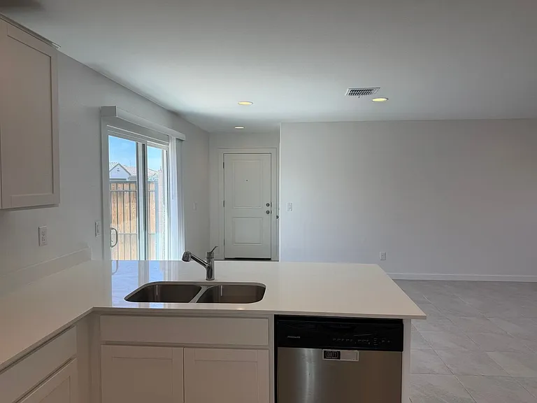 36605 W Mondragone Ln — Photo 22