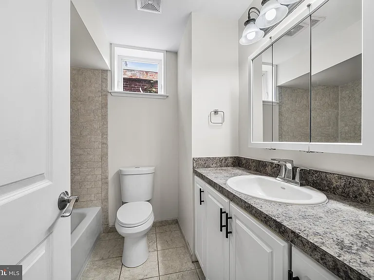 619 S 42nd St — Photo 13