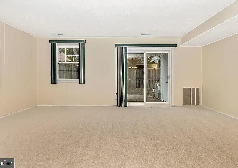 642 Azalea Dr — Photo 4