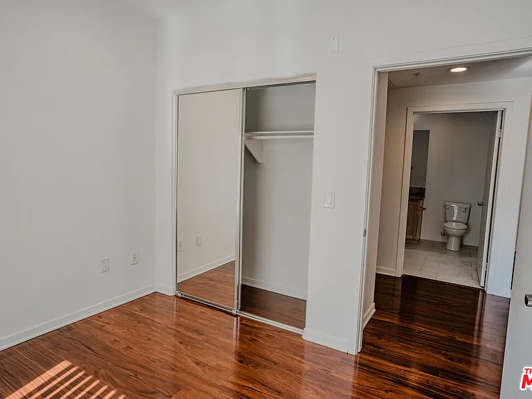 12132 Hart St #301 — Photo 13