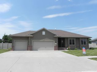 1504 Meadow Rd, Grand Island, NE 68803