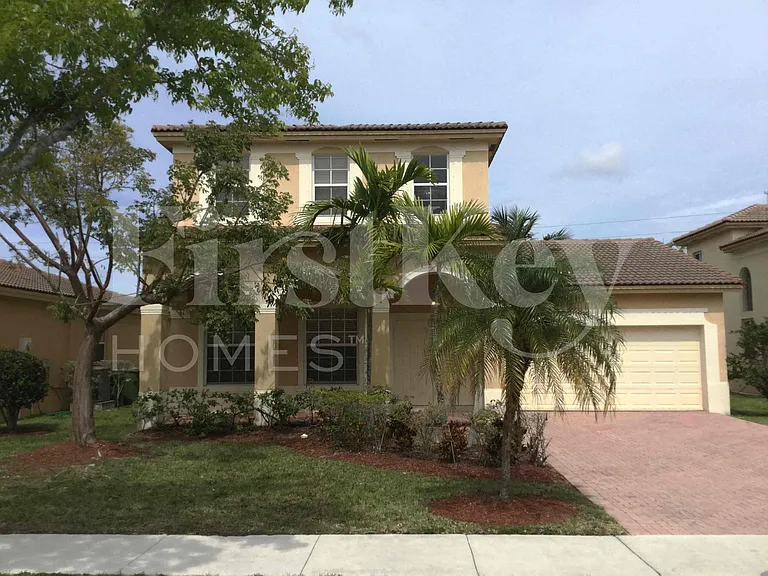 1485 NE 40th Rd — Photo 1