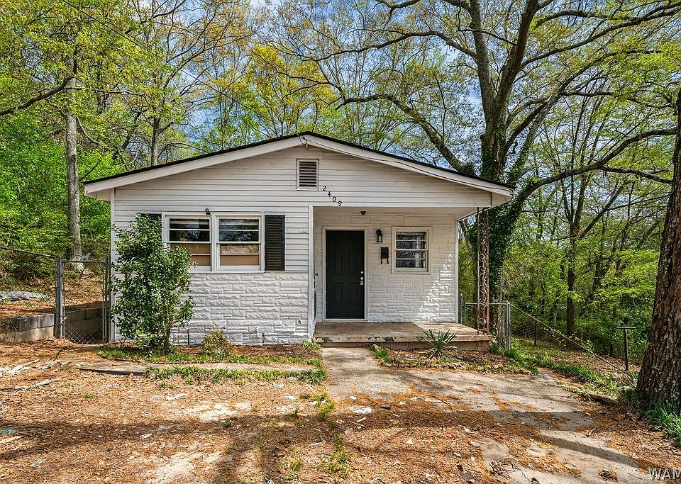 1st image of 2409 Walnut Ave