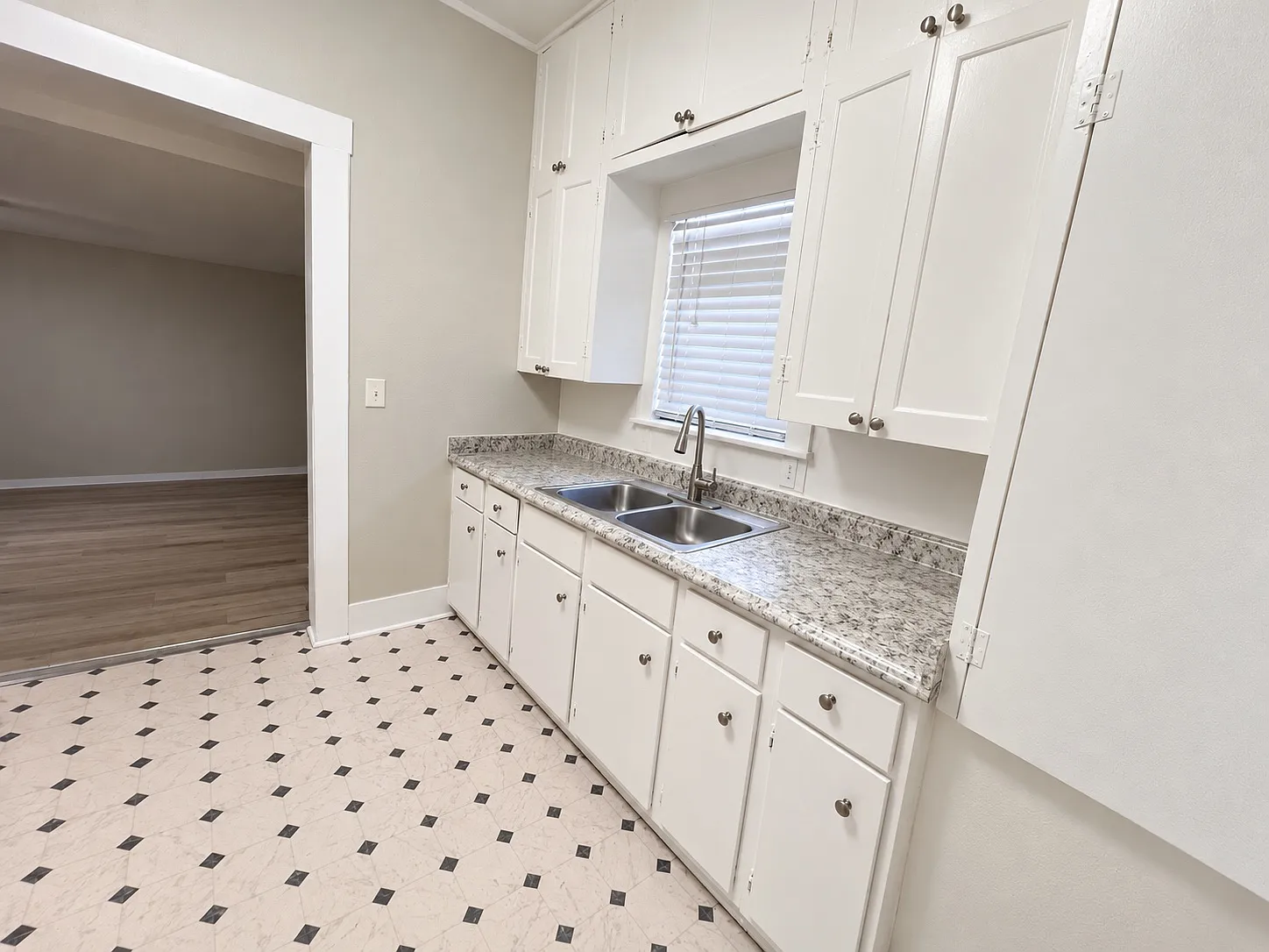 3935 S Denley Drive — Photo 3