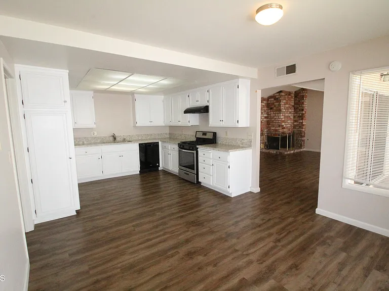 936 Belmont Ave — Photo 35