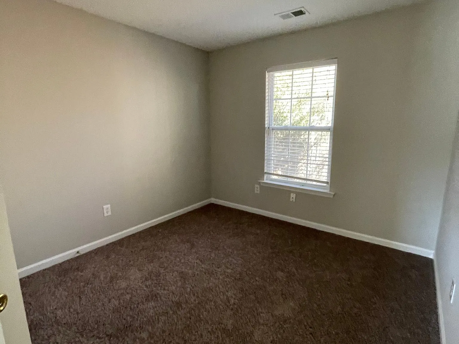 563 Fox Creek Xing — Photo 2