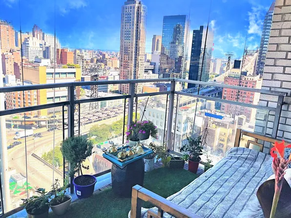 303 East 57th Street image 5 of 12