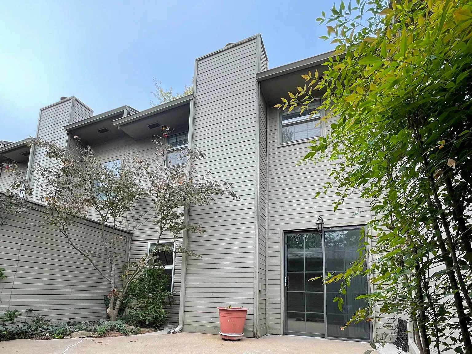 1320 Hunters Ridge Rd — Photo 3