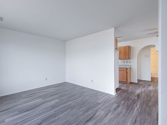 5th image of 3123 N Truwood Dr