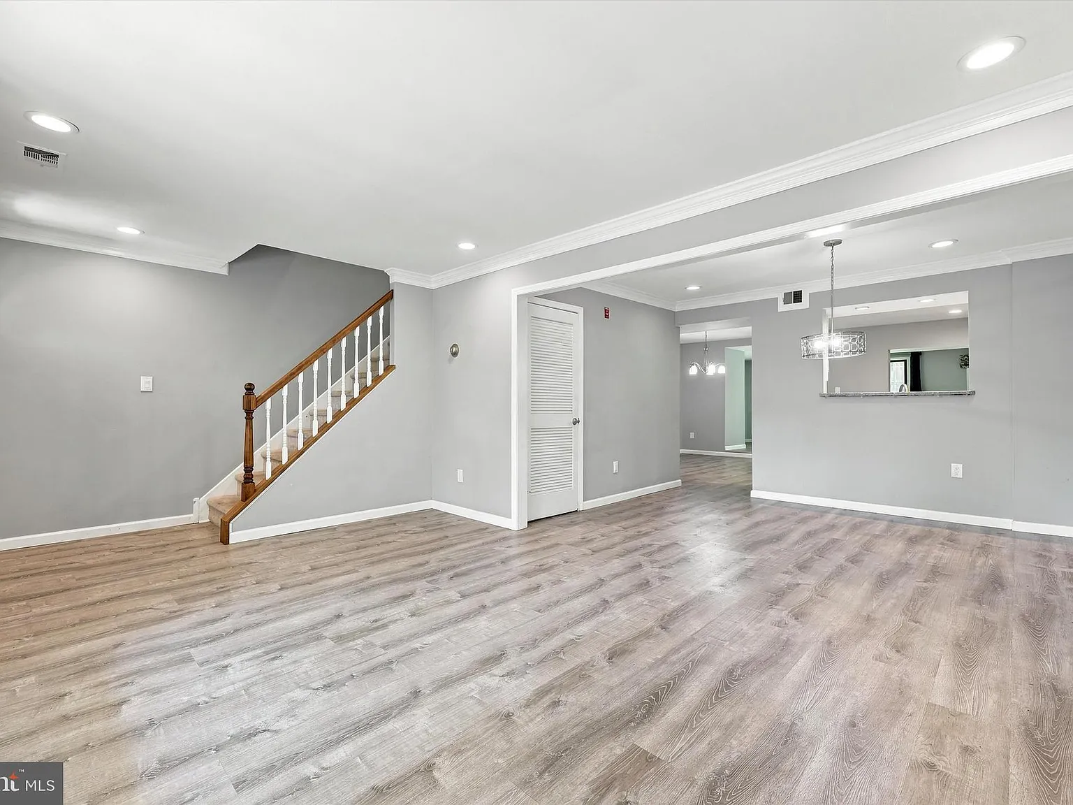 3 bed, 2.5 bath, 1500 sqft, $3,050 — Photo 2