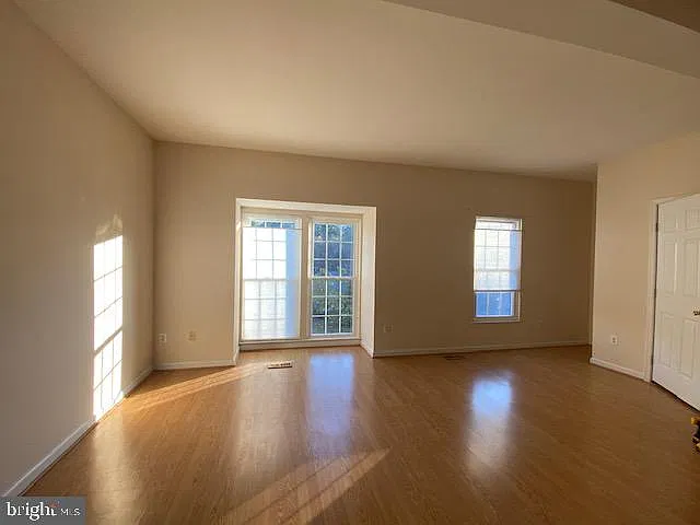 3 bed, 4.0 bath, 1378 sqft, $2,750 — Photo 4