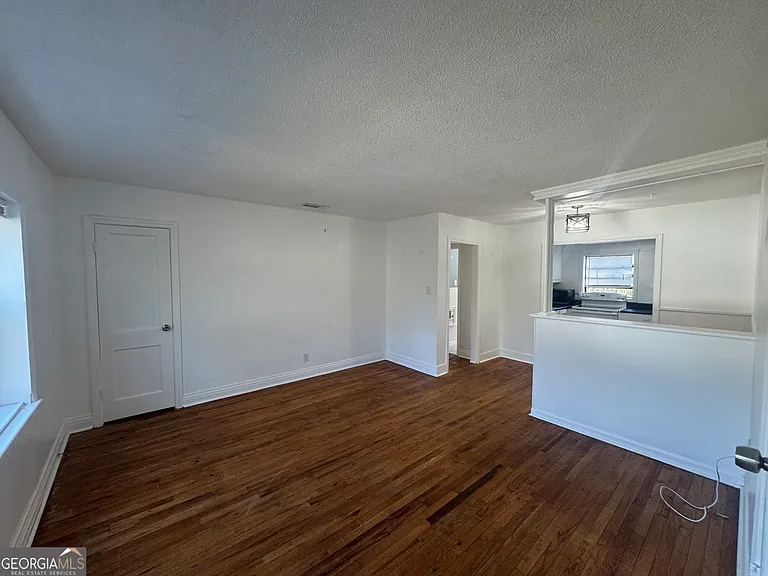 324 N Main St #4 — Photo 2