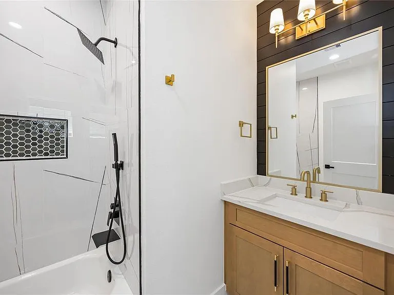 8009 Cora St — Photo 18