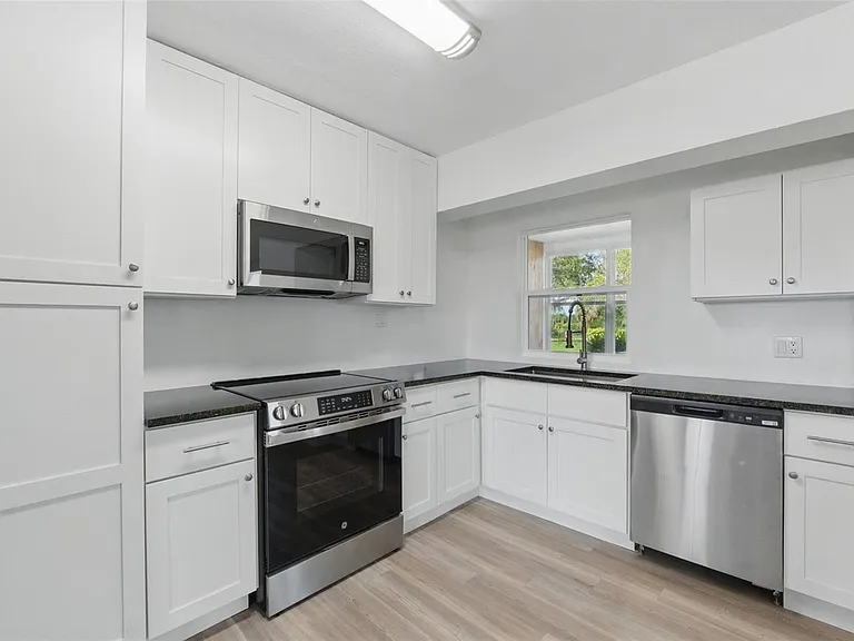 8812 Oakwood Dr — Photo 14