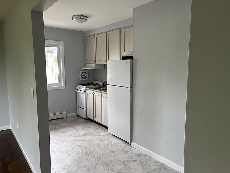 16 Gwynne Ln — Photo 2