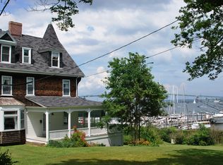 17 Conanicus Ave, Jamestown, RI 02835