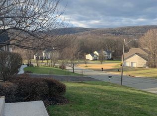 4 Ari Dr, Suffern, NY 10901