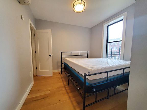 5th image of 88 Romaine Ave #4