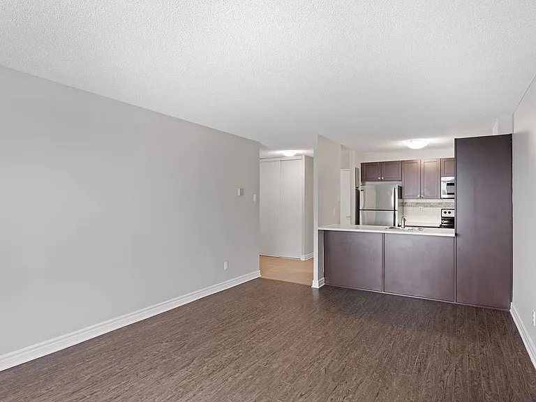 2470 Southvale Cres — Photo 56