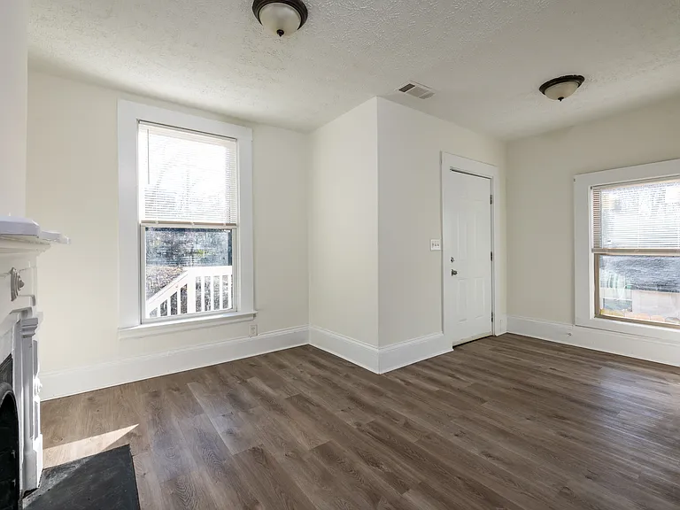 404 Paines Ave NW — Photo 5