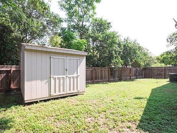 5th image of 8206 Exmoor Dr #B