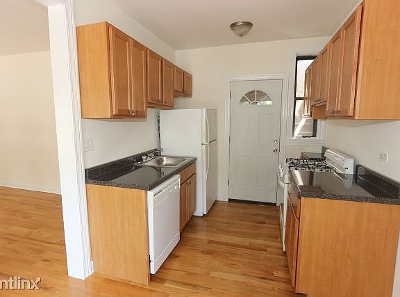 3rd image of 3823 N Fremont St Unit W-6