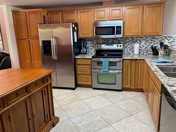 4th image of 76326 Honeysuckle Dr