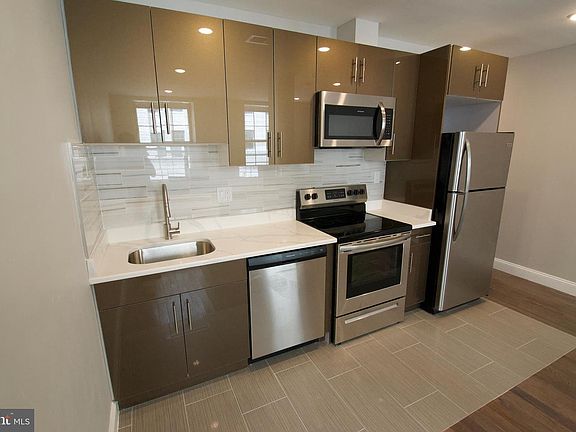 3rd image of 1422-26 Callowhill St #U307