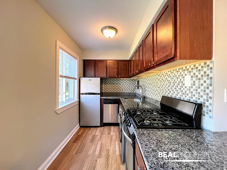 696 Elm Pl — Photo 8