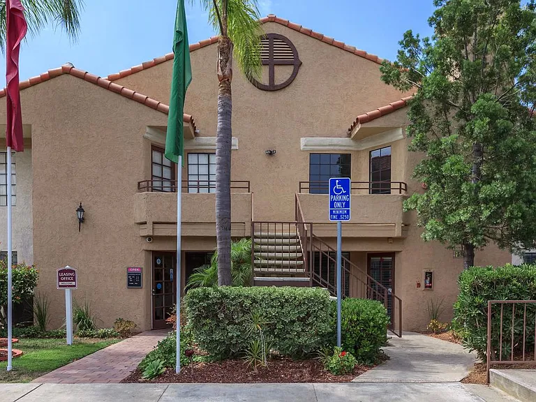 Rancho Hillside Apartments — Photo 18