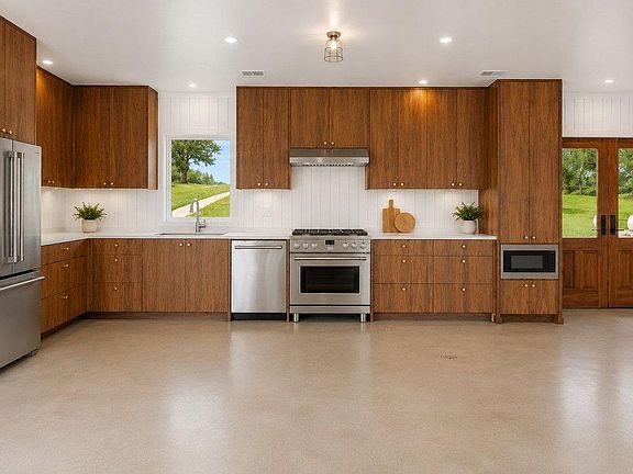 5th image of 24423 Pedernales Dr