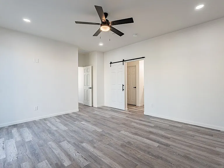 55 W Thomas Ln — Photo 6