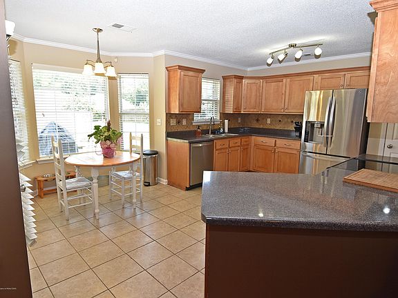 3rd image of 5875 Landau Dr