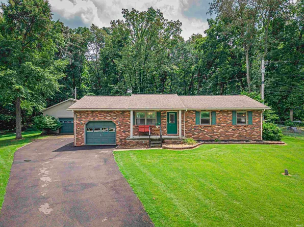1067 W Northwood Dr, Boonville, IN 47601