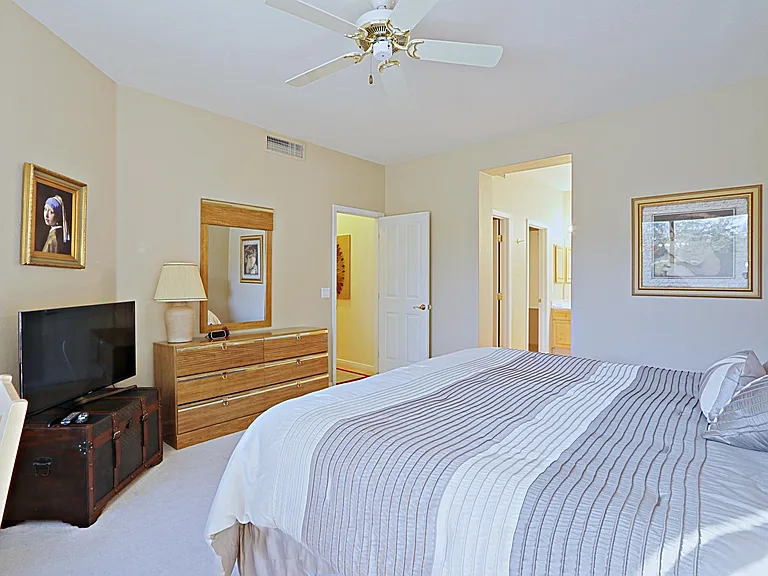 6803 E Eagle Feather Rd — Photo 16