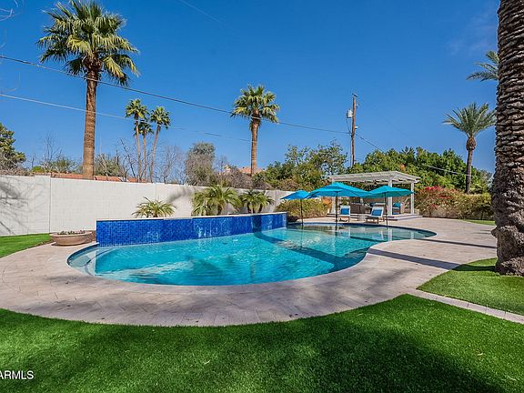 3rd image of 726 W EL CAMINO Drive W