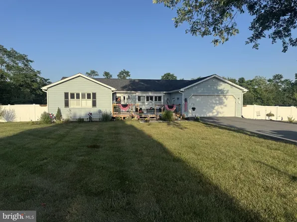 530 Montmorency Dr, Bunker Hill, WV 25413