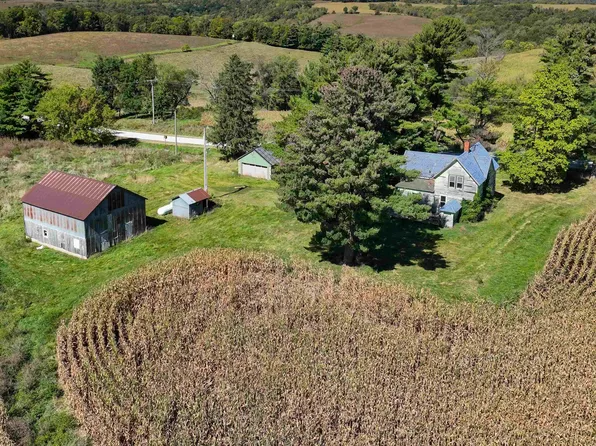 1325 Canoe Ridge Rd, Decorah, IA 52101
