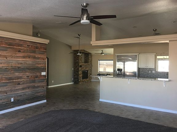 4th image of 2860 Swirl Dr