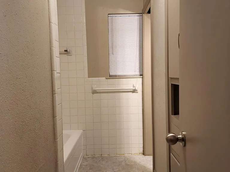 1111 Hollis St — Photo 5