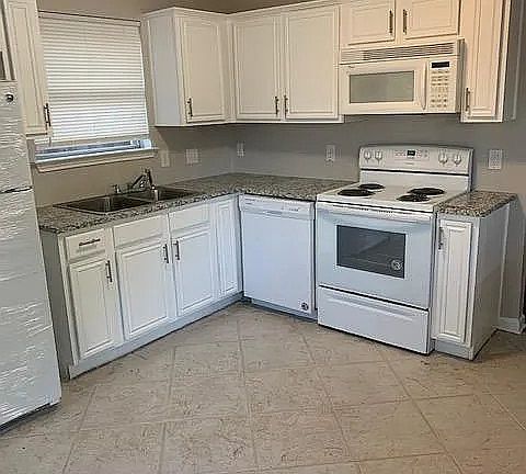 3rd image of 468 Maplegrove Dr