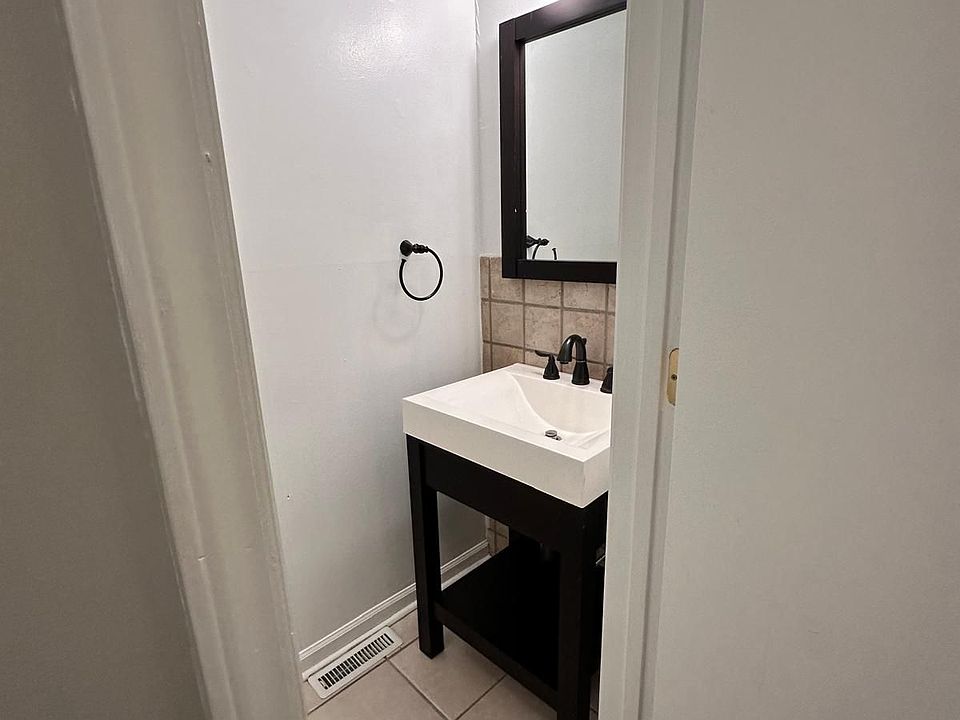 1st image of 1702 Elbert Dr