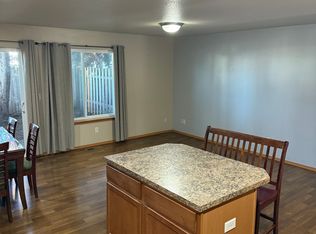 302 S Knott Ct #302, Canby, OR 97013