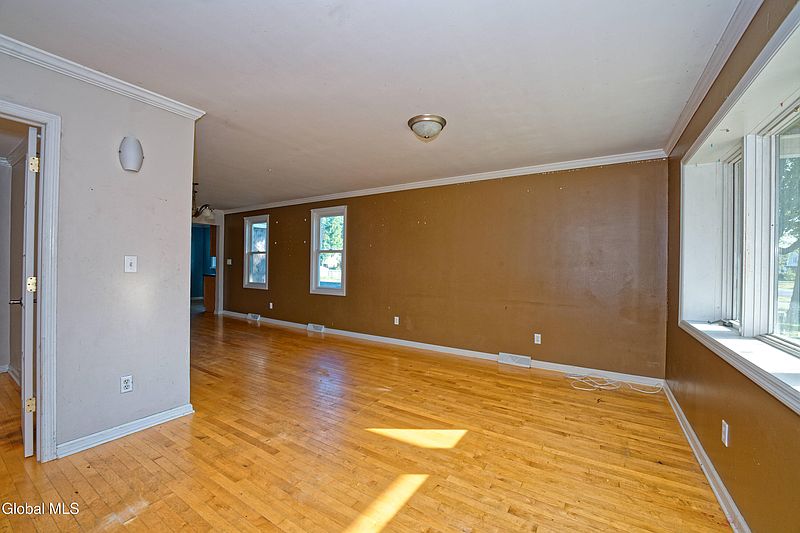 5th image of 2937 Myrtle Avenue