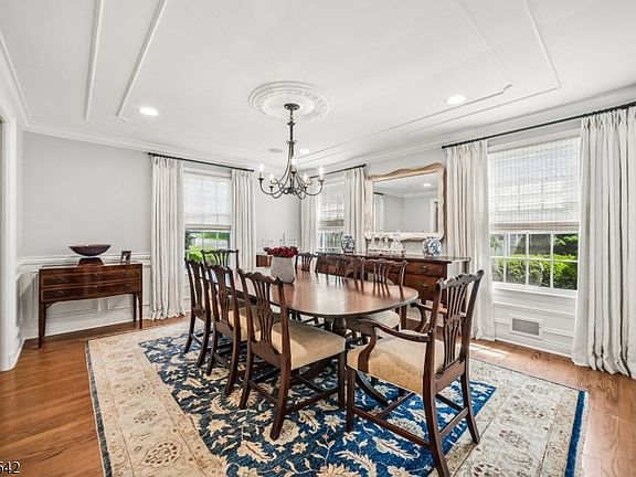 5th image of 11 Cayuga Way